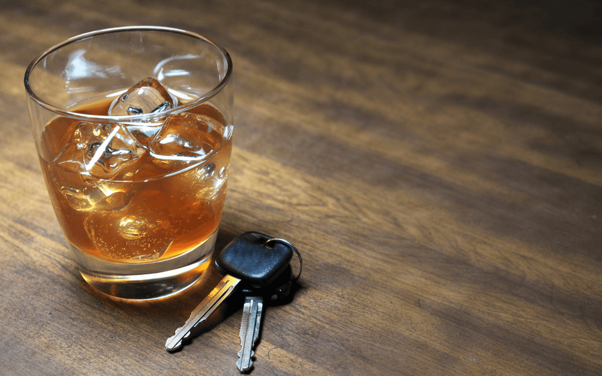 Fui golpeado por un conductor ebrio: ¿Es el bar que les sirvió alcohol responsable de mis heridas?